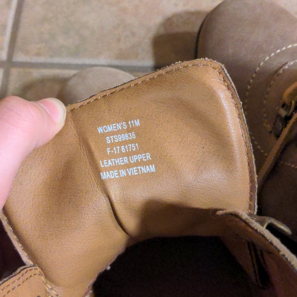 Sperry Topsider brown boots with heel - Picture 3 of 4